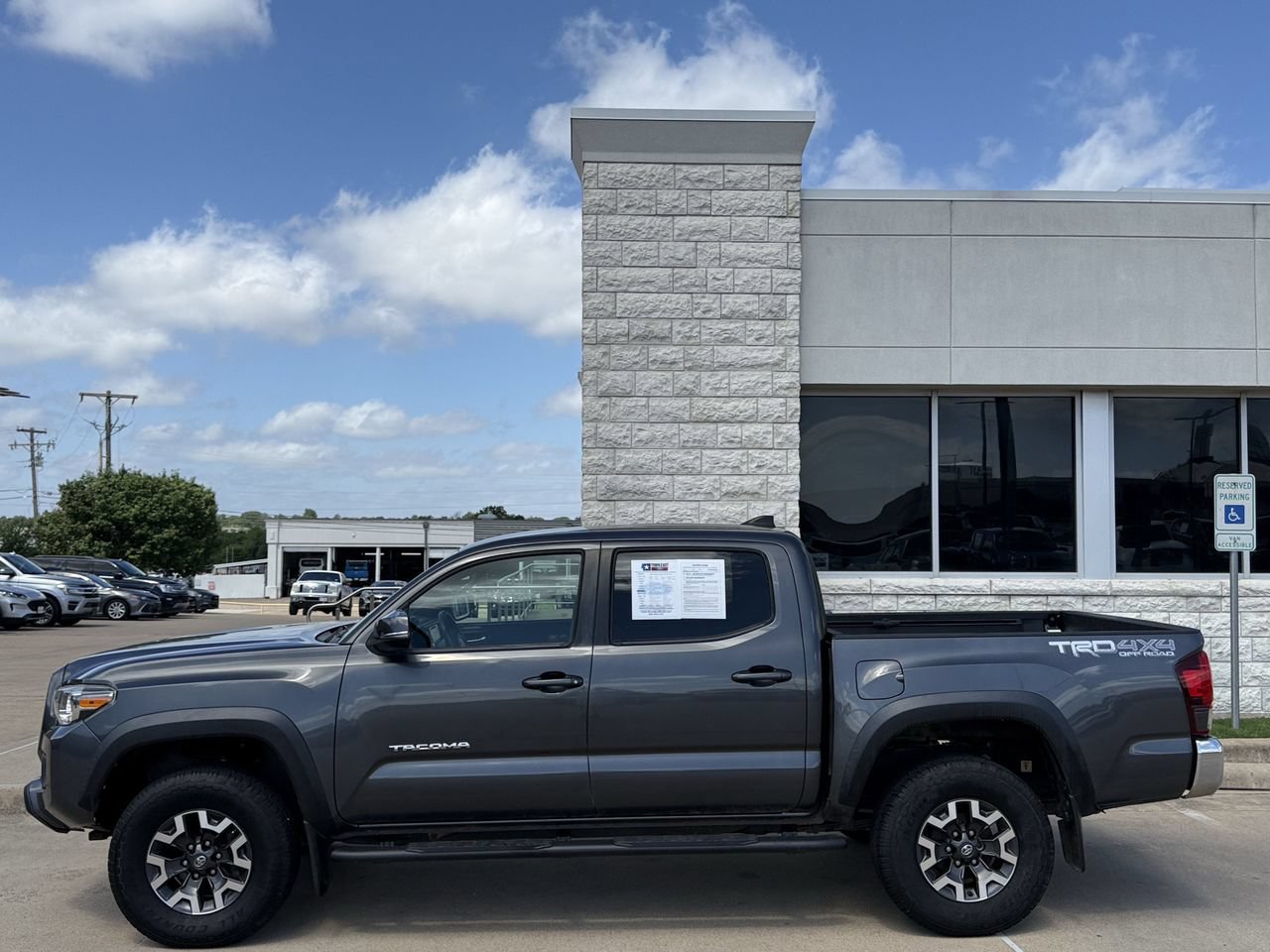 Used 2018 Toyota Tacoma TRD Off-Road AWD/4WD image 3