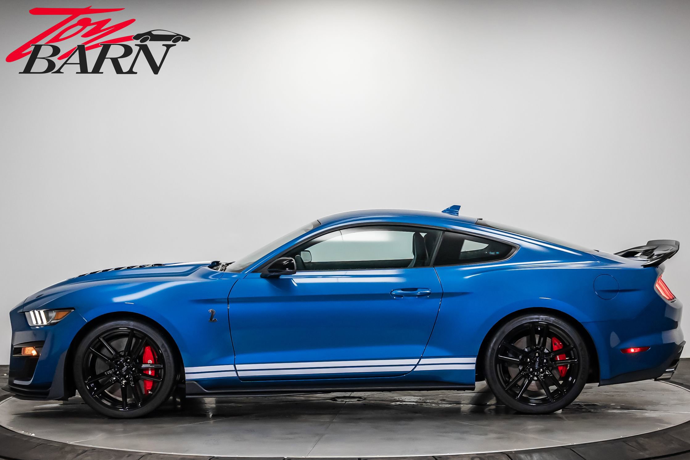 Used 2021 Ford Mustang Shelby GT500 w/ Technology Package image 2