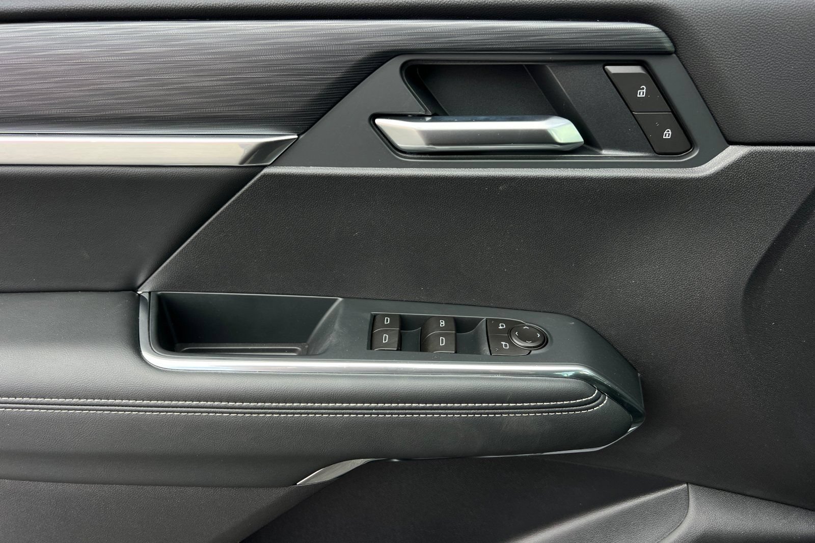New 2026 GMC Acadia Elevation w/ Black Edition FWD image 9