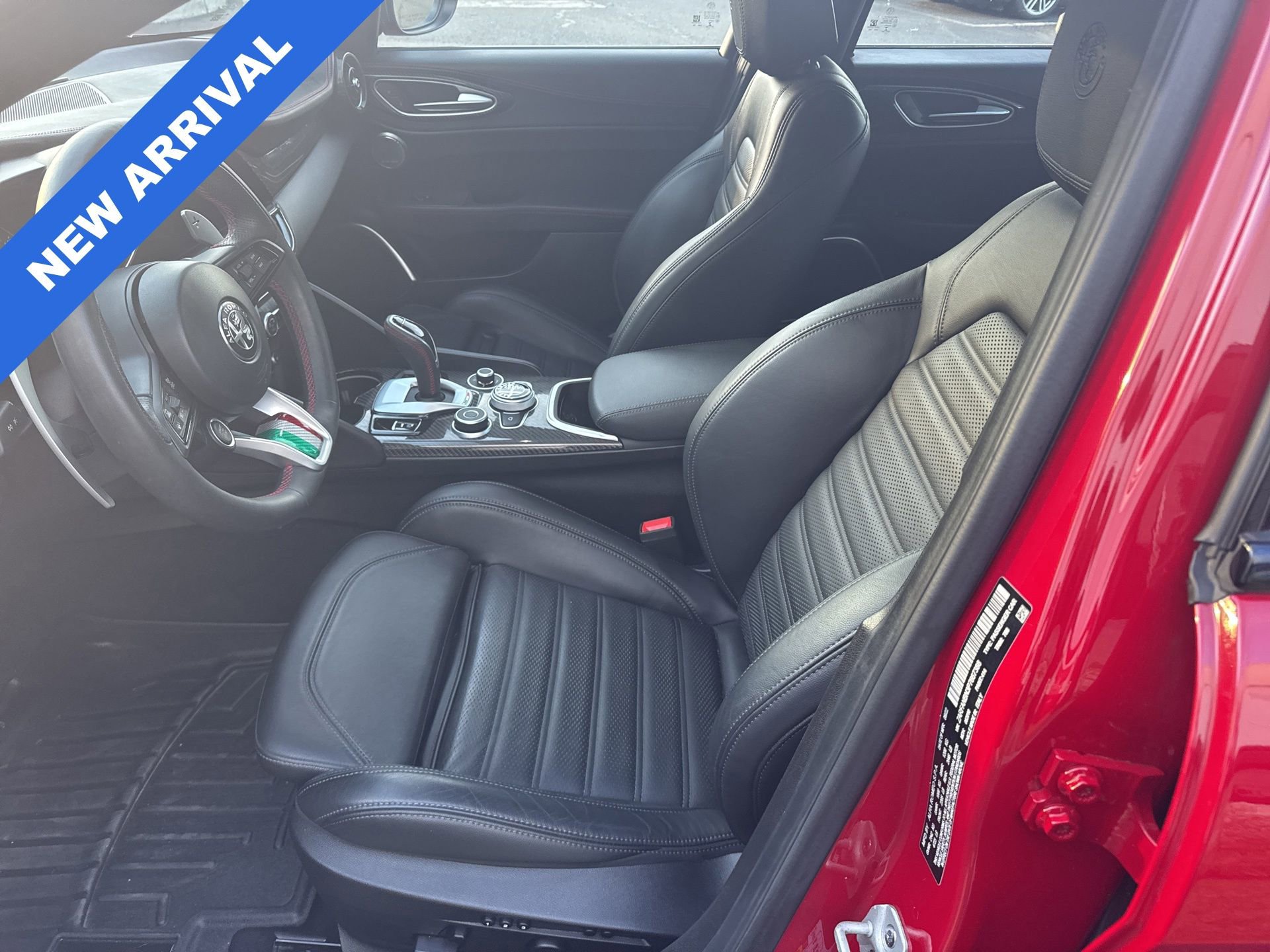 Used 2023 Alfa Romeo Giulia Estrema image 6