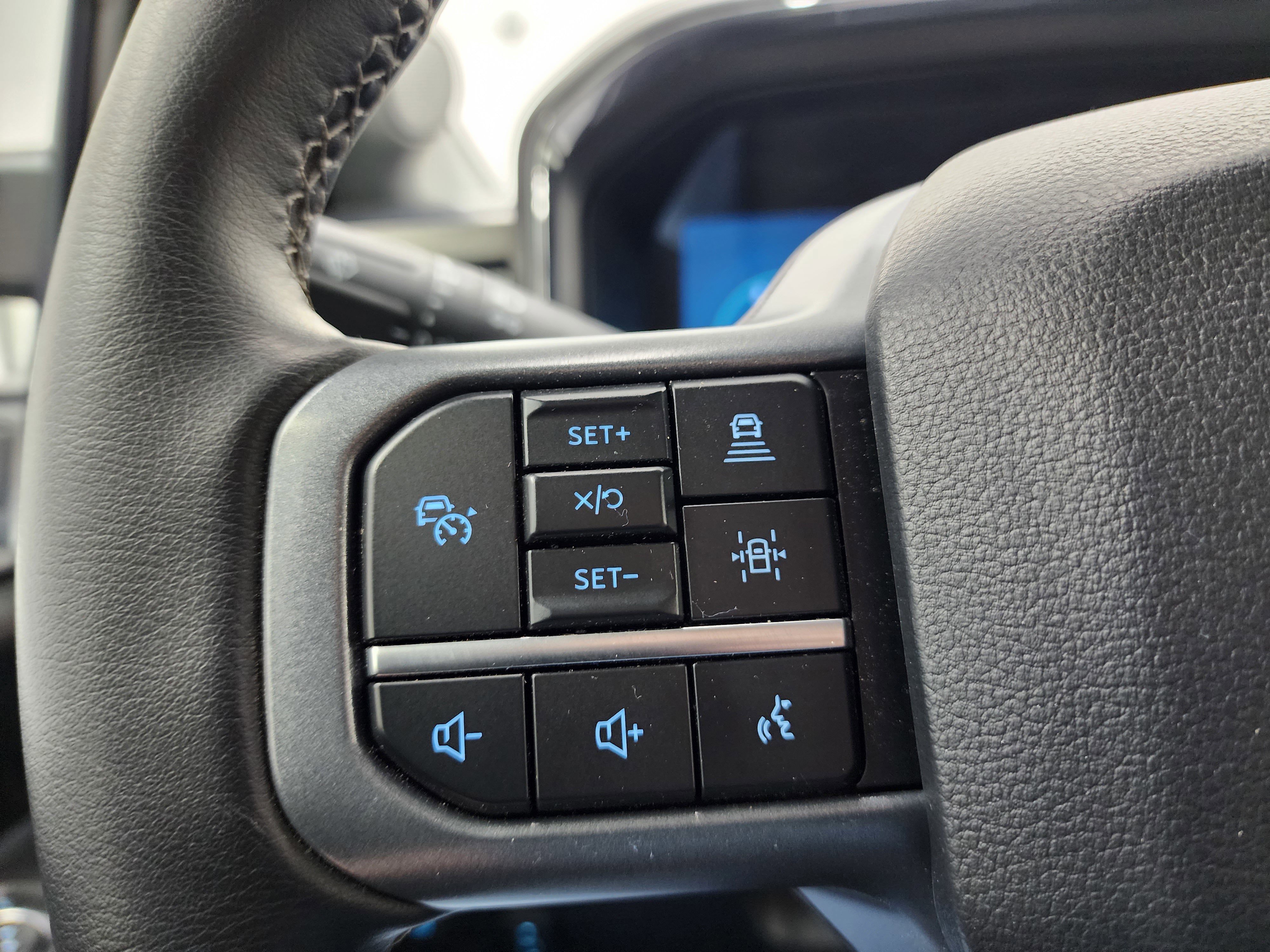 Used 2025 Ford F350 Lariat w/ Lariat Ultimate Package image 14