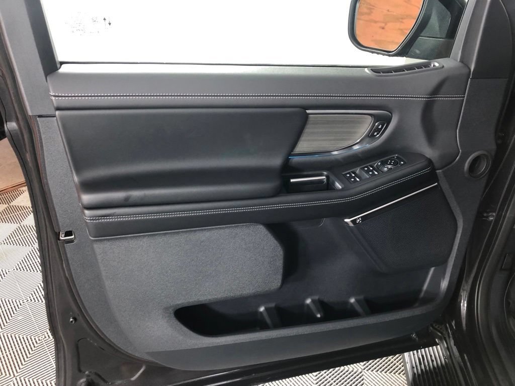 New 2026 Ford Expedition Platinum AWD/4WD image 9