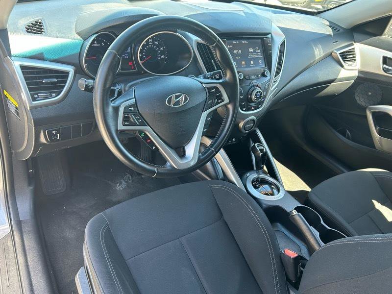 Used 2017 Hyundai Veloster 3dr Cpe Auto image 8