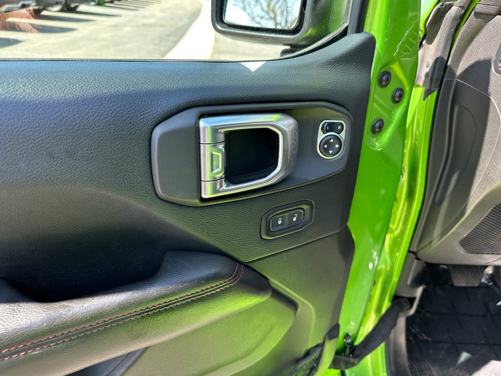 Used 2019 Jeep Wrangler Unlimited Rubicon w/ Dual Top Group AWD/4WD image 23