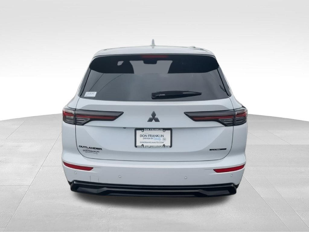 New 2026 Mitsubishi Outlander LE FWD image 7