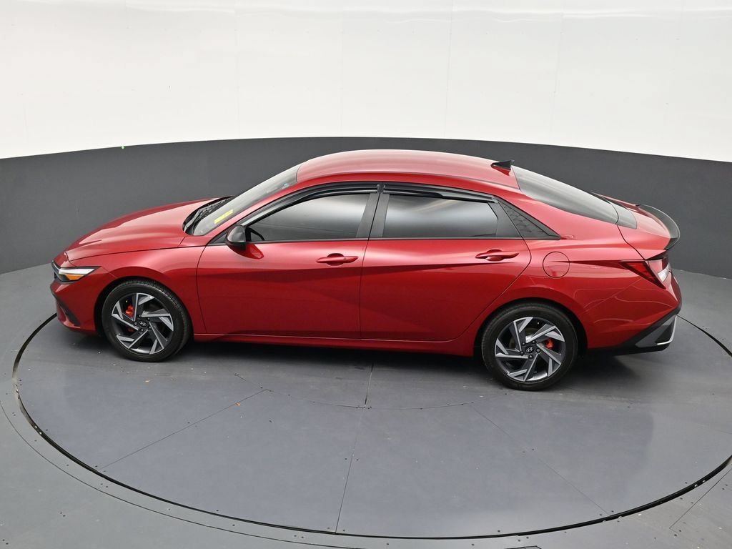 Used 2025 Hyundai Elantra Sport FWD image 13