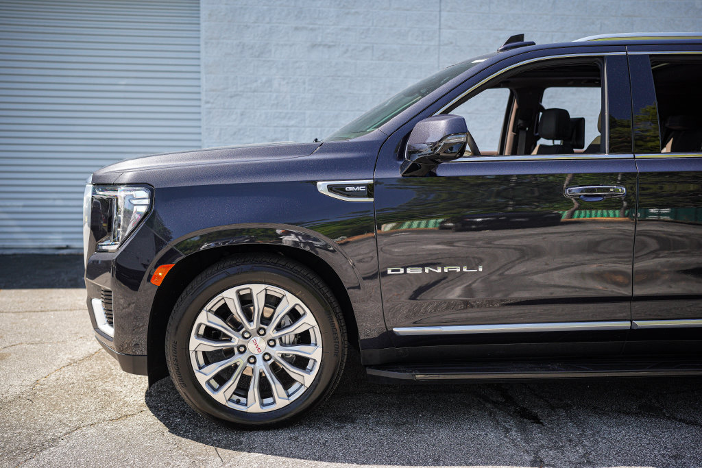 Used 2024 GMC Yukon Denali w/ Advanced Technology Package AWD/4WD image 11