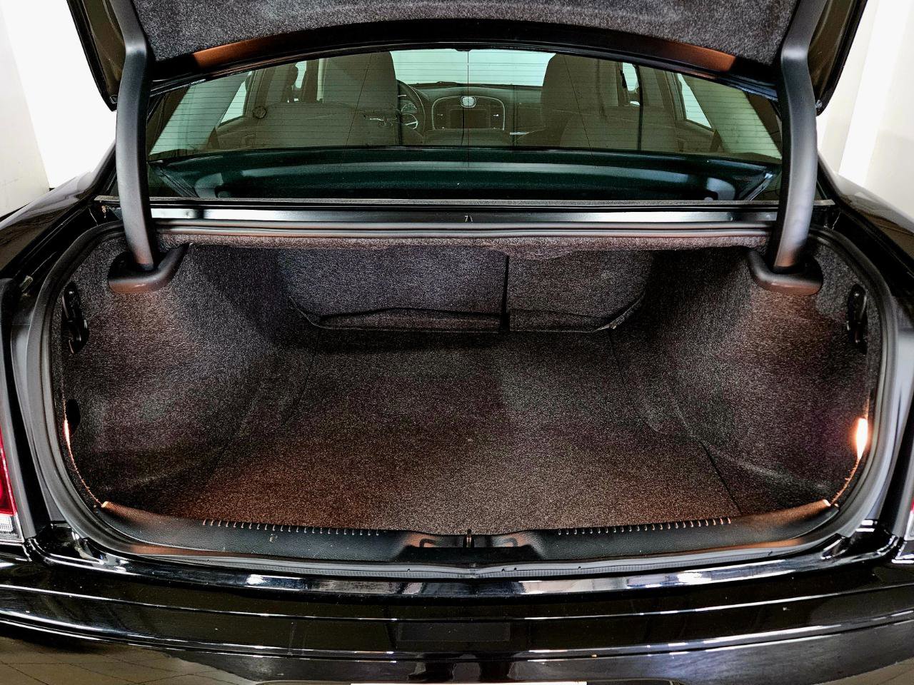 Used 2020 Chrysler 300 Touring w/ Sport Appearance Package image 7