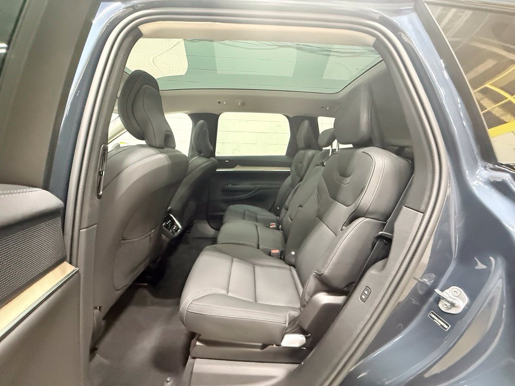 Used 2025 Volvo EX90 Ultra AWD/4WD image 36