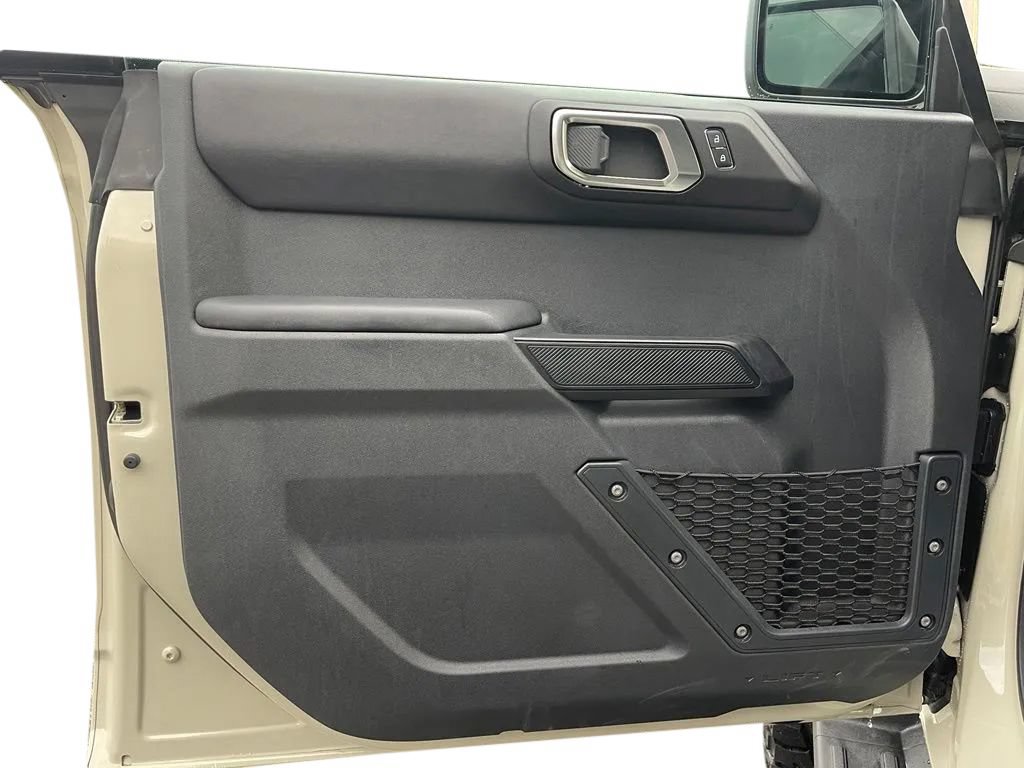Used 2025 Ford Bronco Outer Banks AWD/4WD image 13