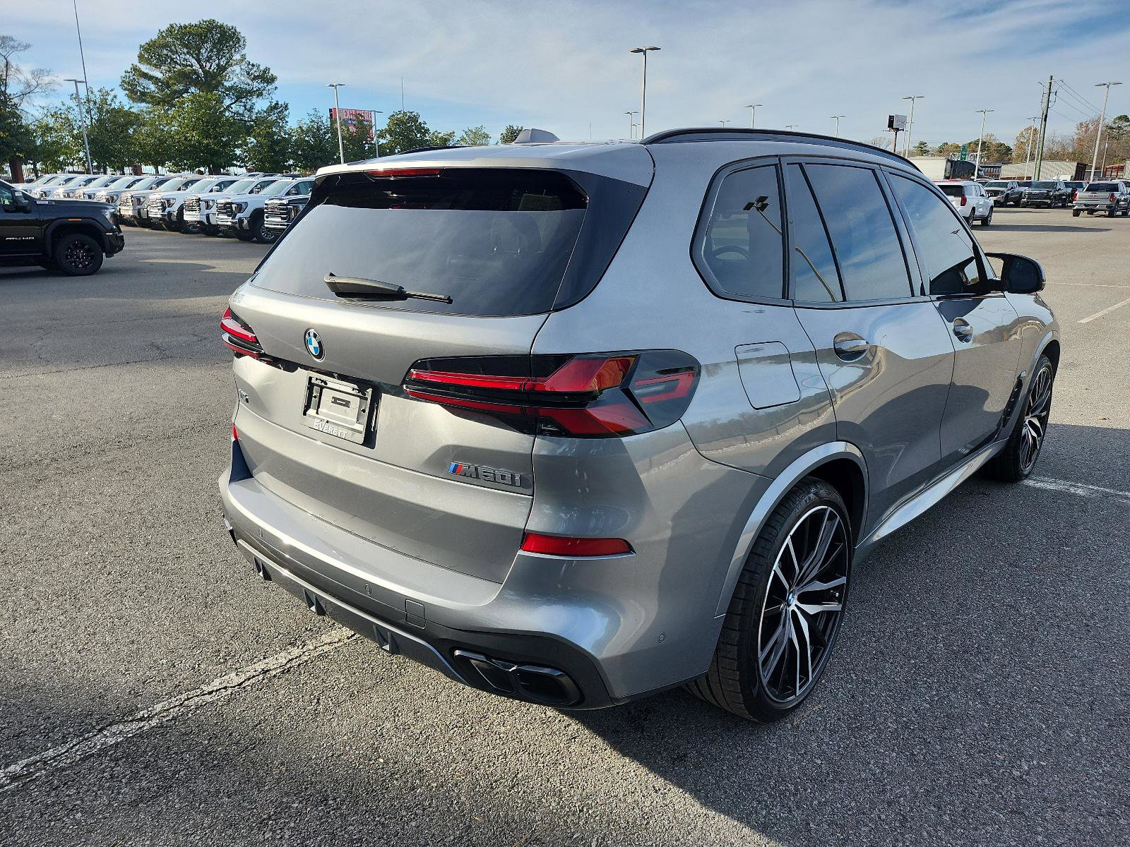 Used 2025 BMW X5 M60i image 3