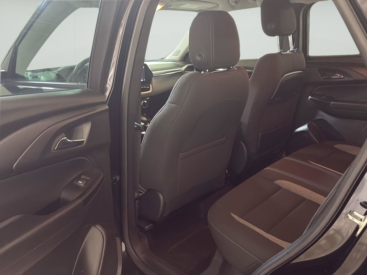 Used 2024 Chevrolet TrailBlazer LT w/ Convenience Package FWD image 9