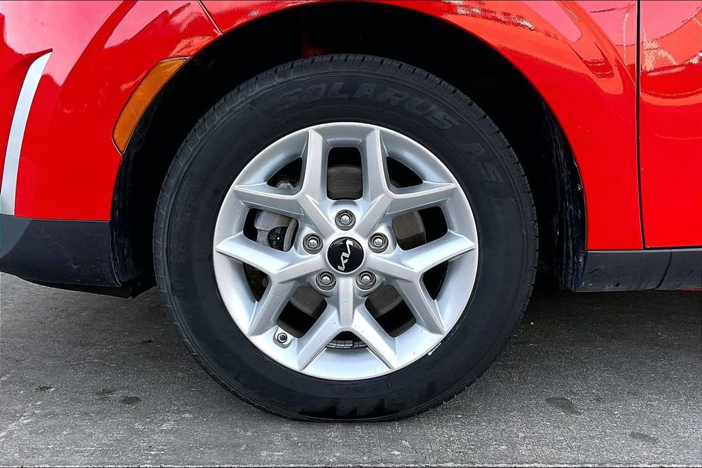 Used 2024 Kia Soul LX w/ Option Group 015 FWD image 8