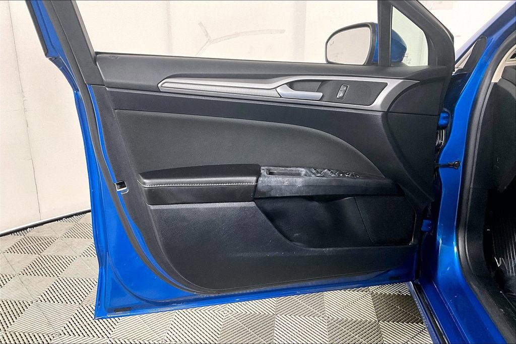 Used 2020 Ford Fusion SE image 23
