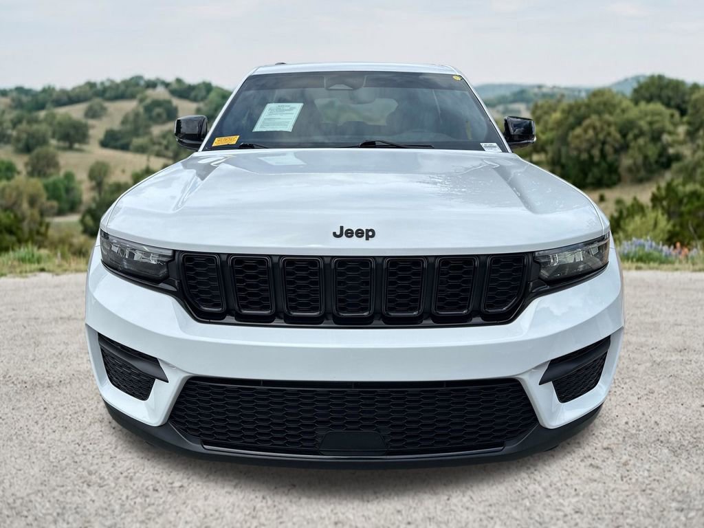 Used 2023 Jeep Grand Cherokee Altitude RWD image 2