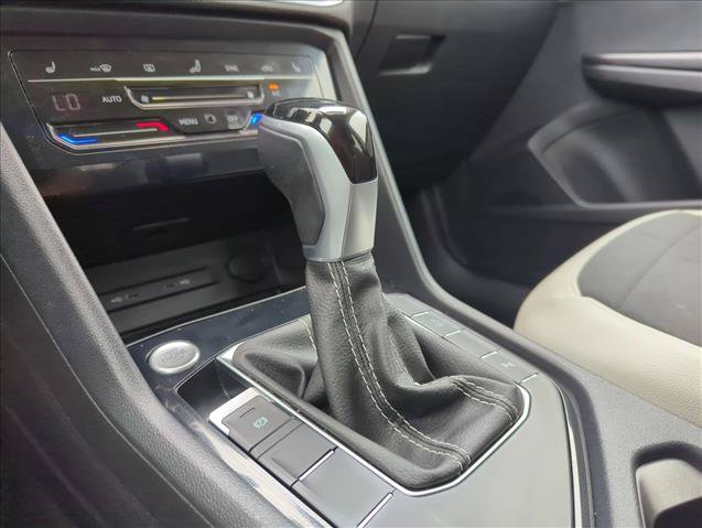 Used 2025 Volkswagen Taos SE FWD image 13