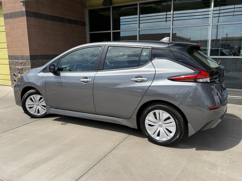 Used 2025 Nissan Leaf S FWD image 5