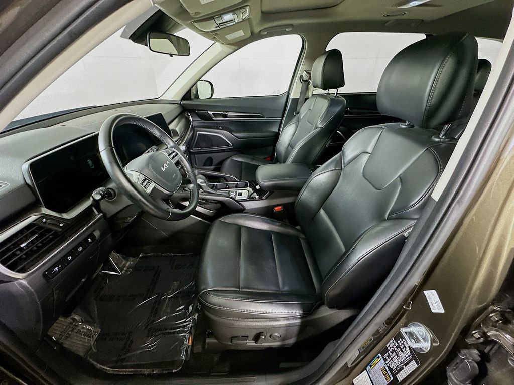 Used 2025 Kia Telluride S AWD/4WD image 16