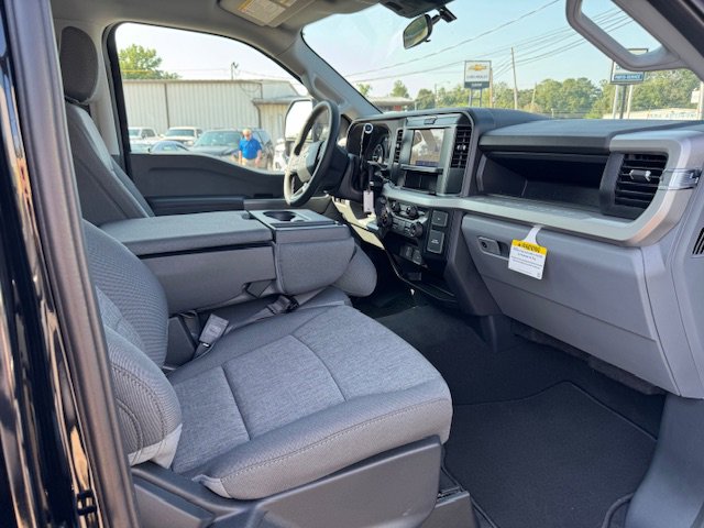 New 2025 Ford F250 4x4 Crew Cab Super Duty image 13