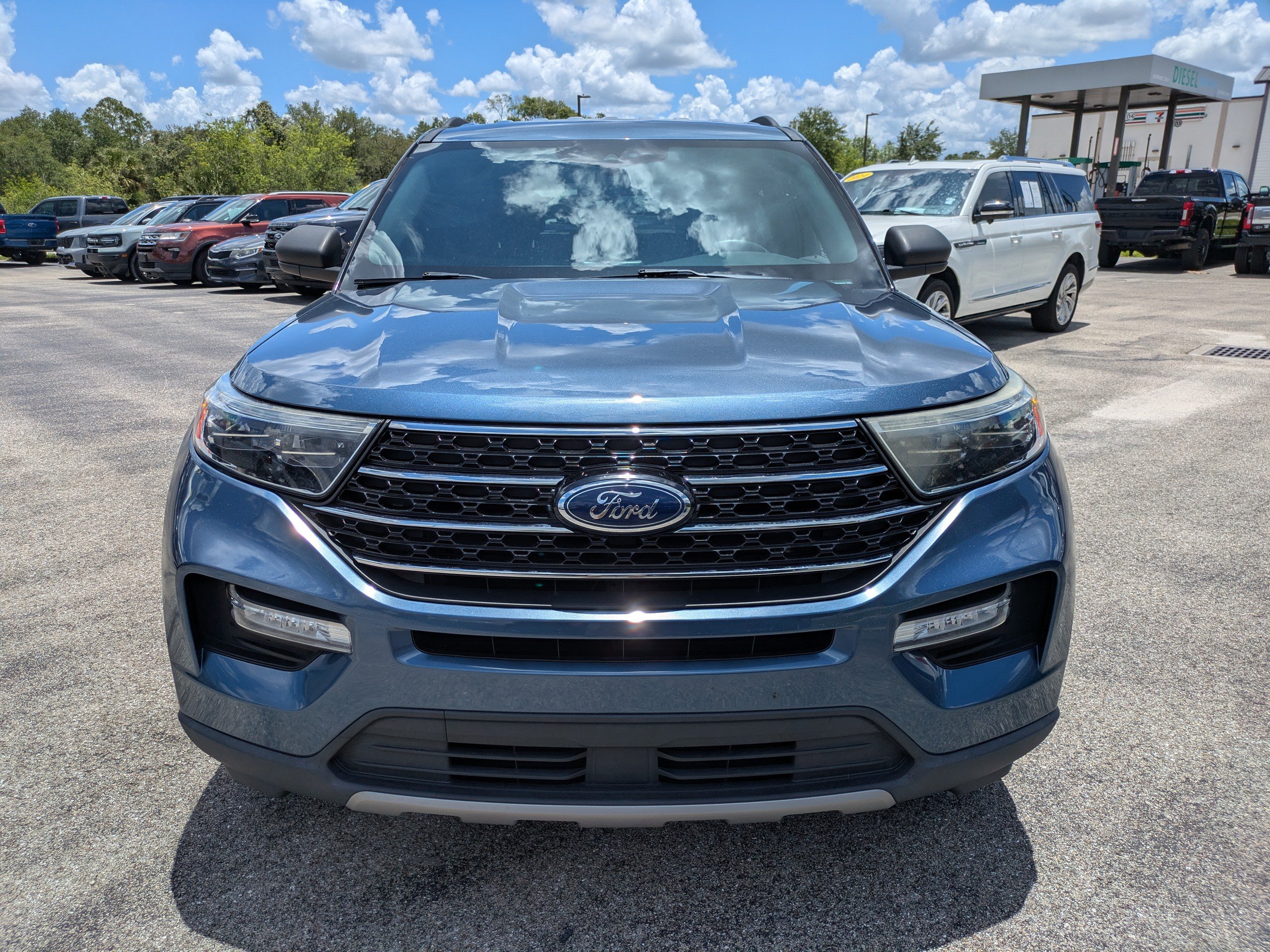Used 2020 Ford Explorer XLT w/ Equipment Group 202A RWD image 9