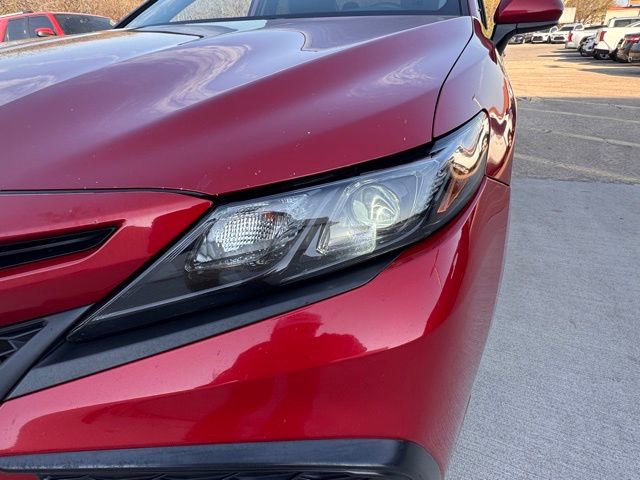 Used 2021 Toyota Camry SE image 4