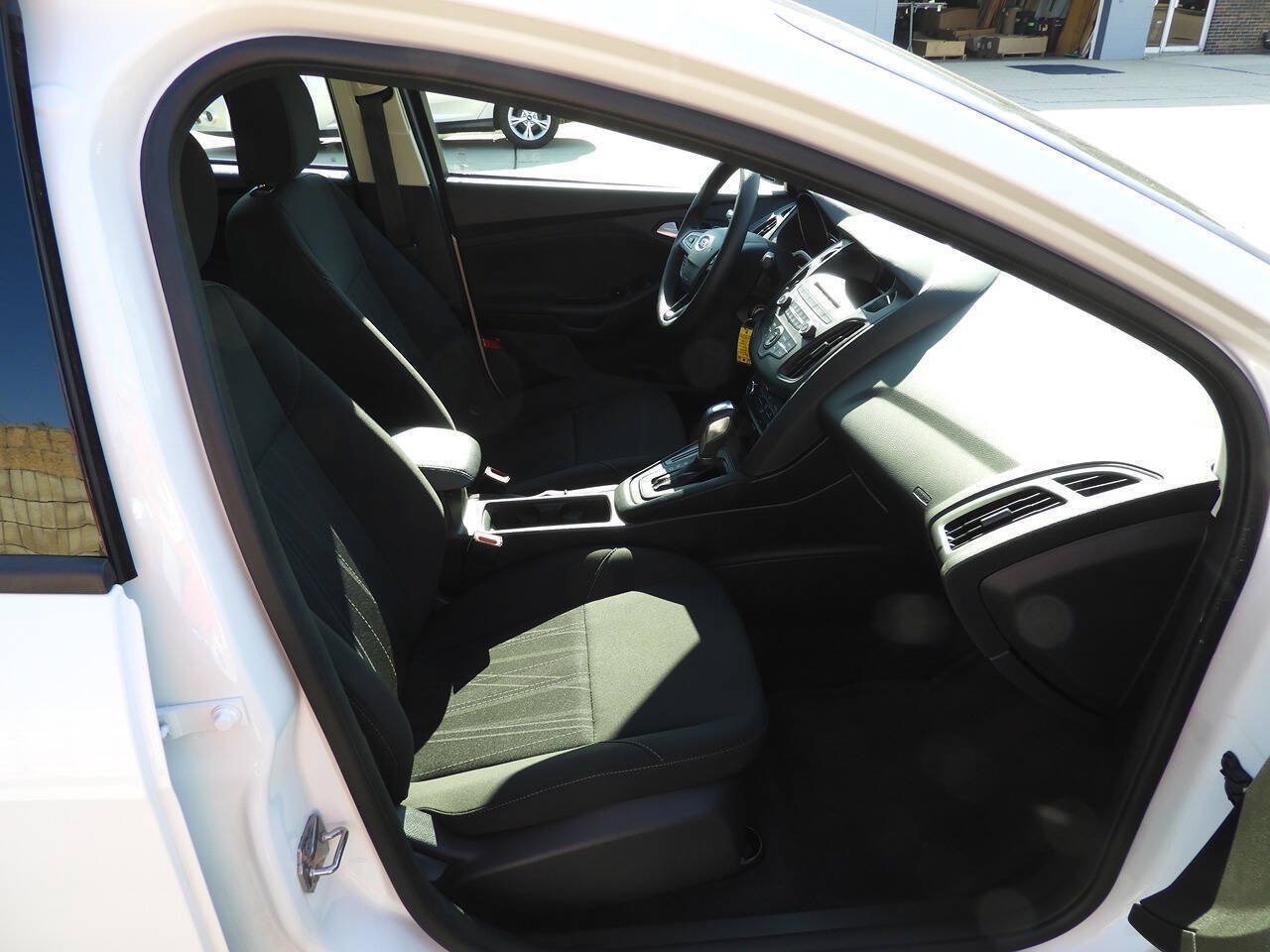 Used 2016 Ford Focus SE FWD image 28