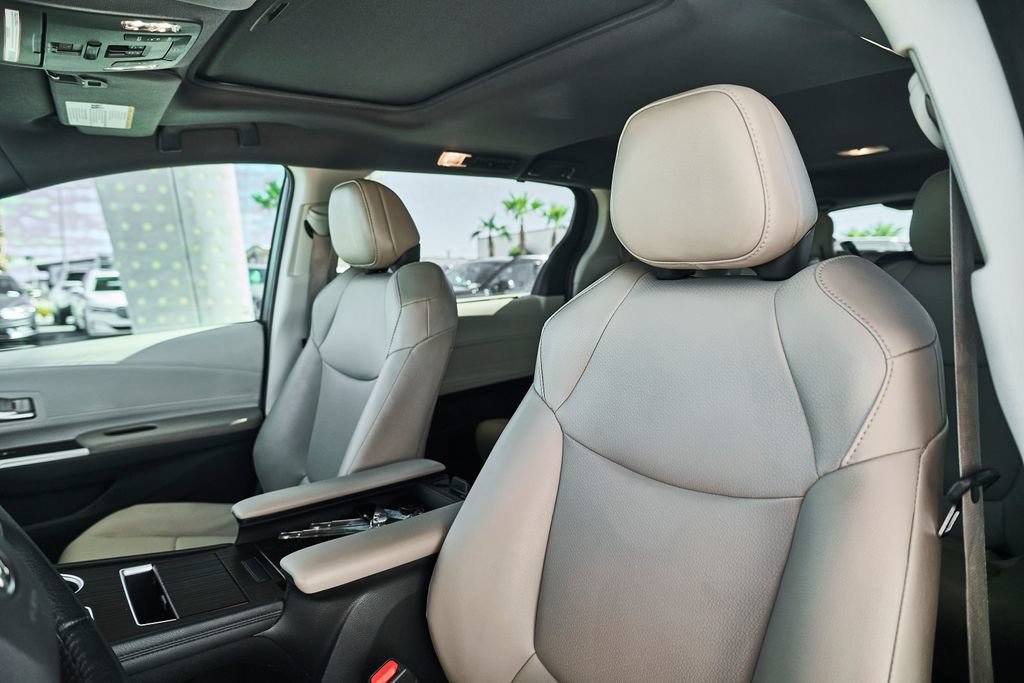 Used 2021 Toyota Sienna XLE w/ XLE Plus Package FWD image 23