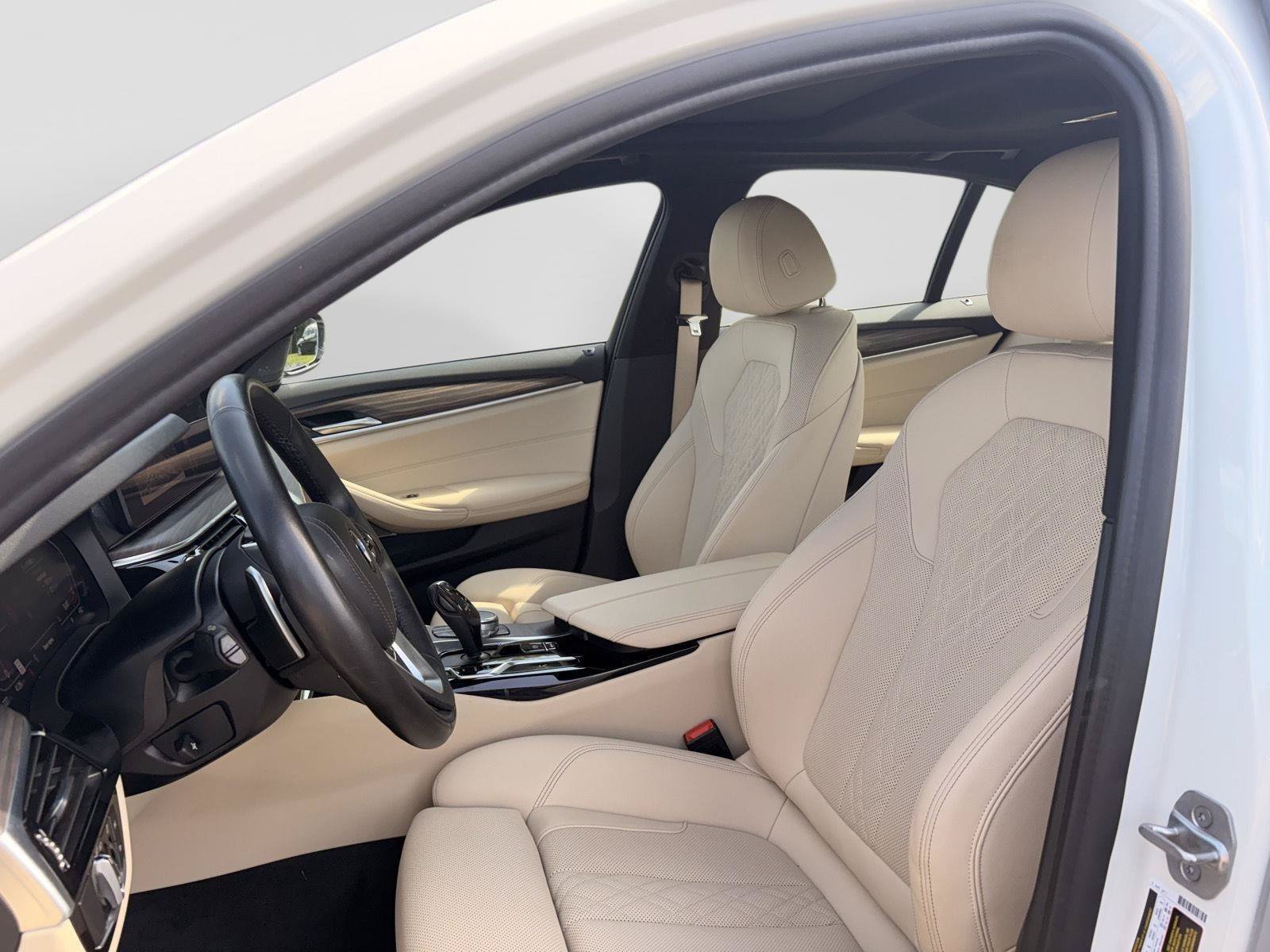 Used 2022 BMW 530i w/ Premium Package RWD image 10