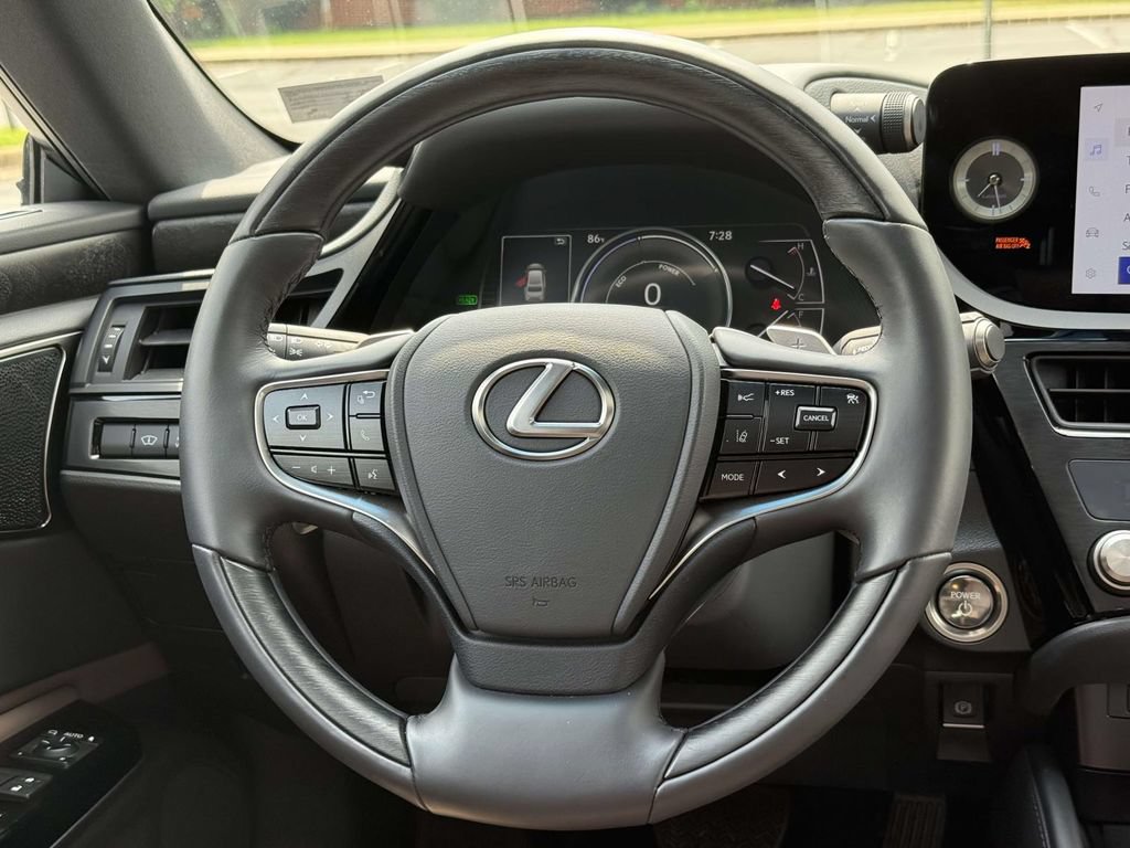 Used 2025 Lexus ES 300h Ultra Luxury w/ Accessory Package (Z2) FWD image 8
