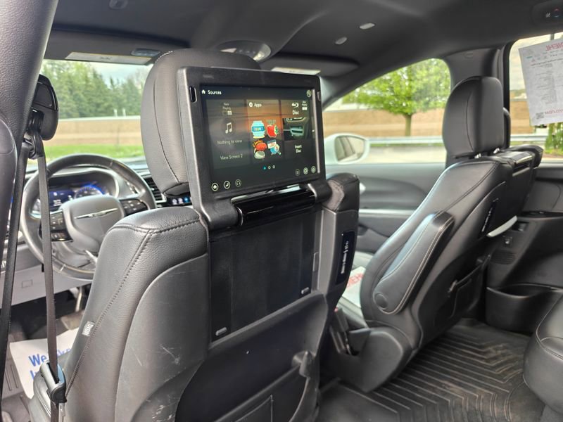 Used 2020 Chrysler Pacifica Touring-L Plus FWD image 18