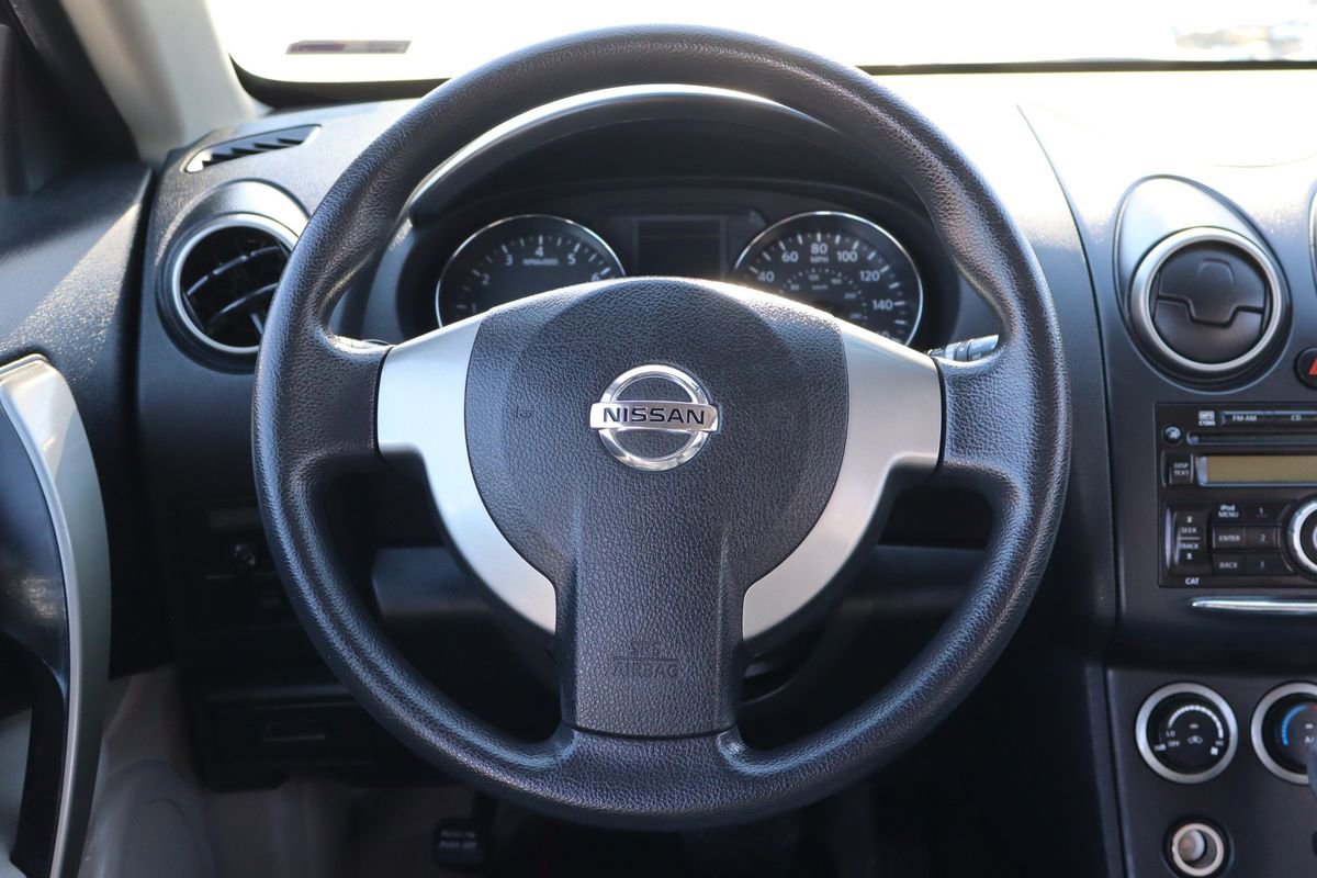 Used 2014 Nissan Rogue S image 18