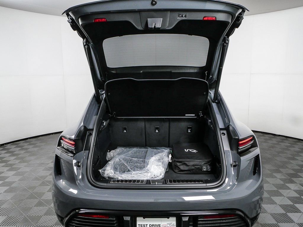 Used 2025 Porsche Macan Turbo Electric image 33