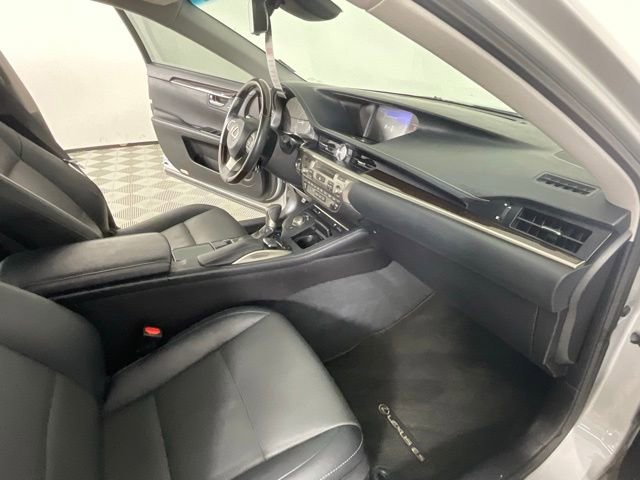 Used 2018 Lexus ES 350 w/ Navigation System Package image 19