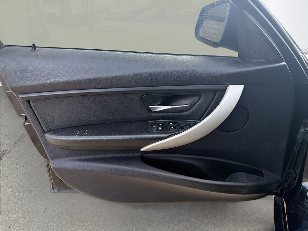 Used 2014 BMW 320i xDrive Sedan image 22
