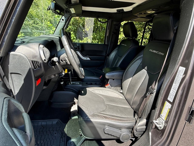 Used 2017 Jeep Wrangler Unlimited Rubicon AWD/4WD image 11
