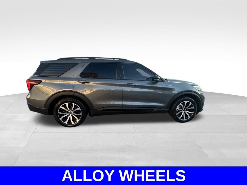 Used 2025 Ford Explorer ST-Line w/ Premium Package image 3