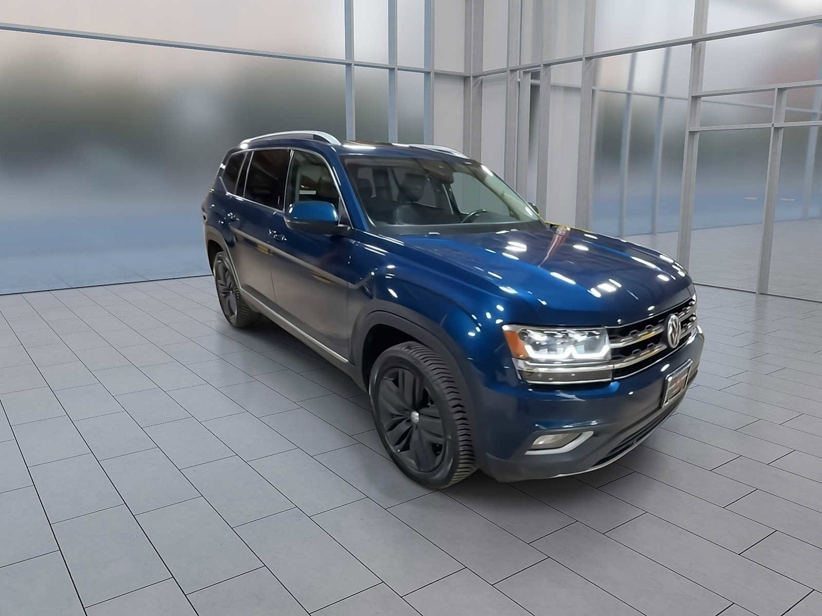 Used 2018 Volkswagen Atlas SEL Premium AWD/4WD image 2