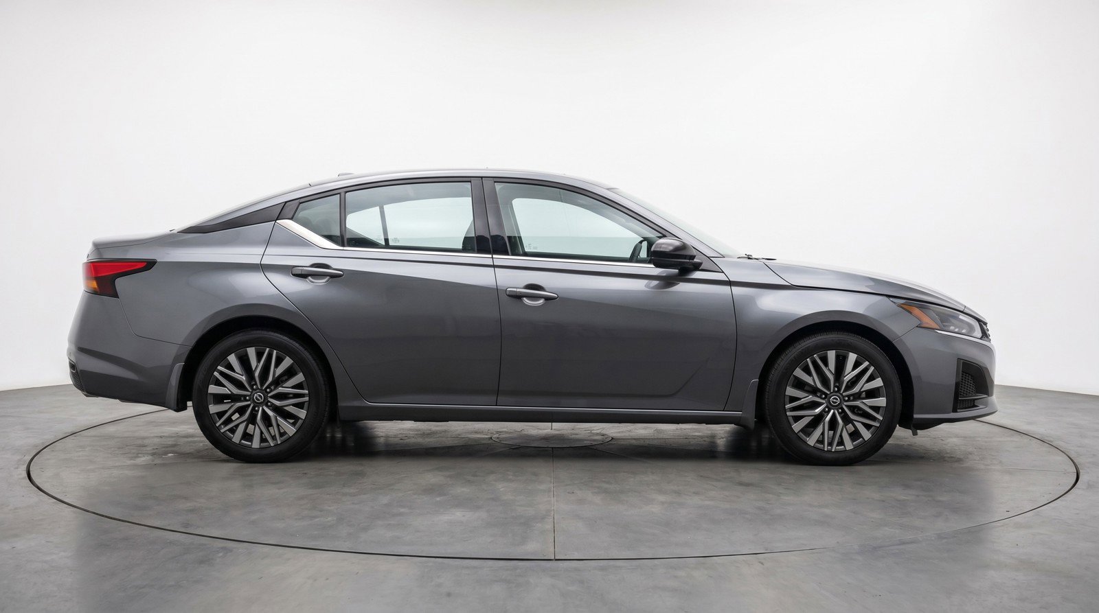 Used 2025 Nissan Altima 2.5 SV FWD image 11