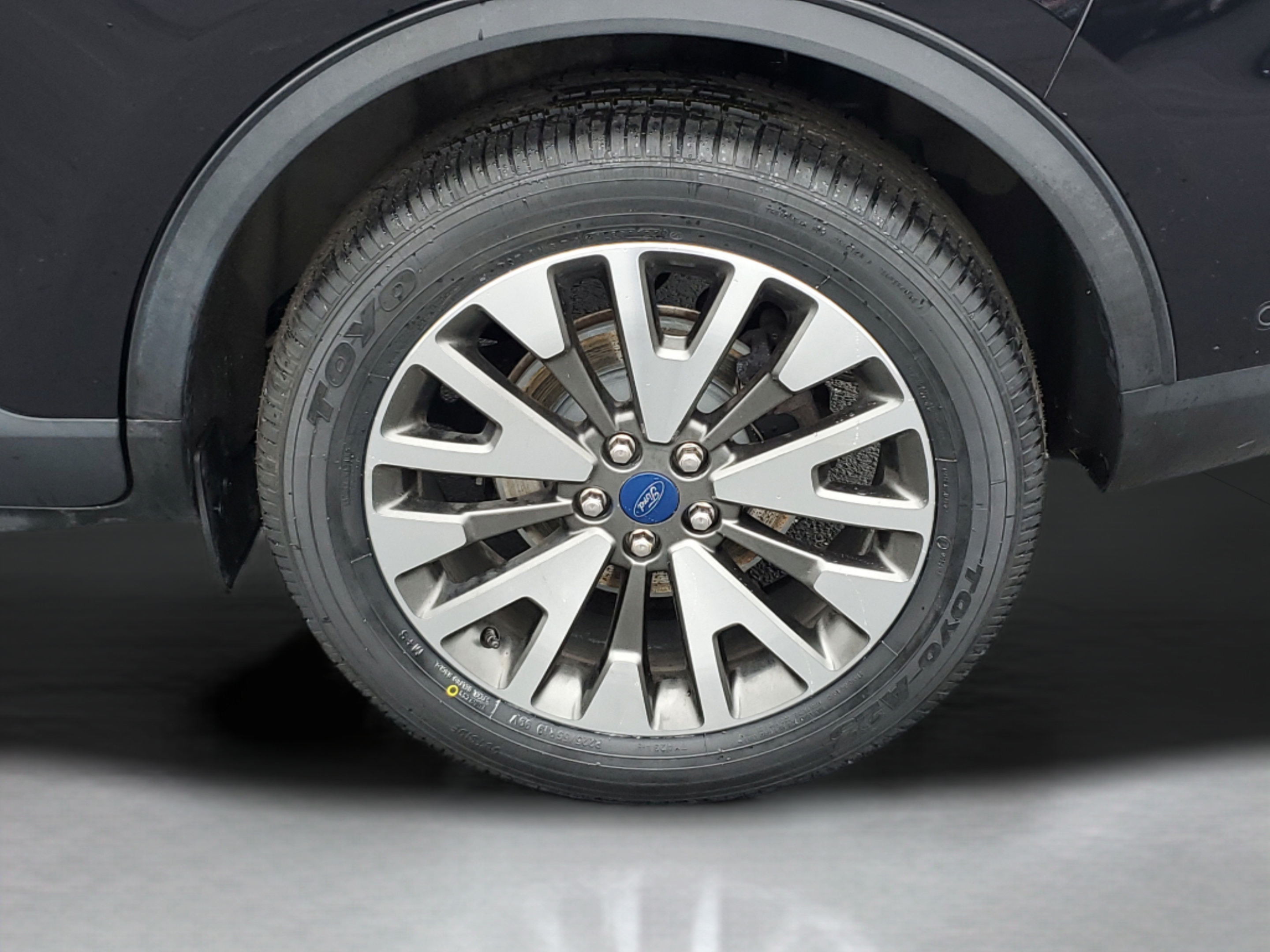 Certified 2020 Ford Escape Titanium AWD/4WD image 32