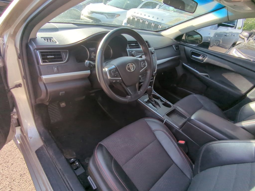 Used 2017 Toyota Camry SE w/ Moonroof Package FWD image 7