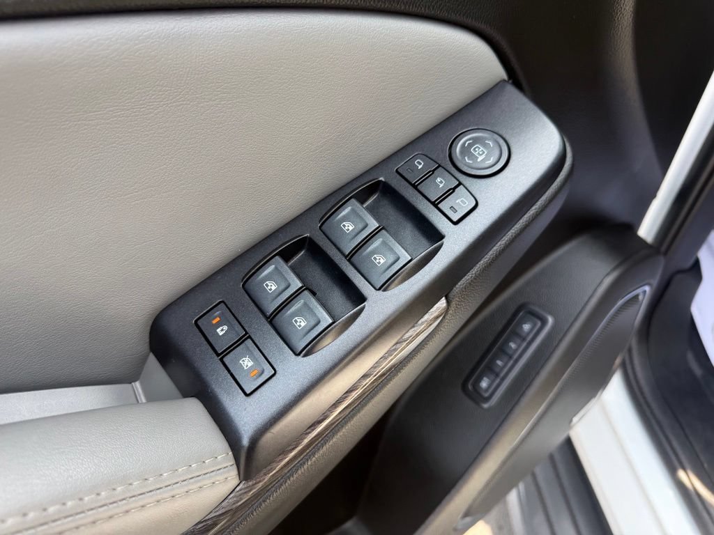 Used 2018 Chevrolet Tahoe LT w/ Luxury Package AWD/4WD image 16
