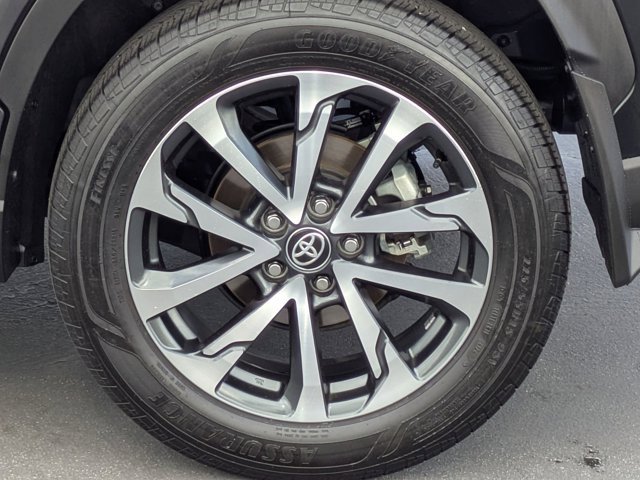 Used 2024 Toyota Corolla Cross XLE image 13