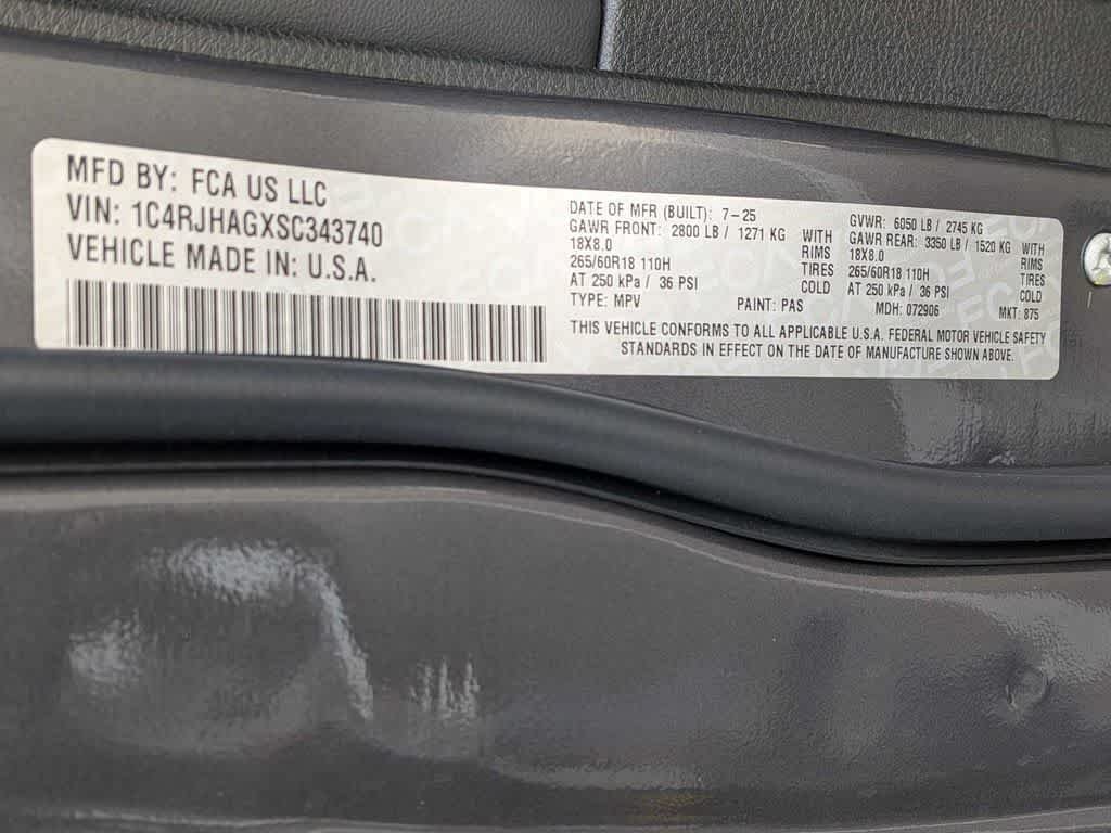 Certified 2025 Jeep Grand Cherokee Laredo X w/ Luxury Tech Group I AWD/4WD image 33