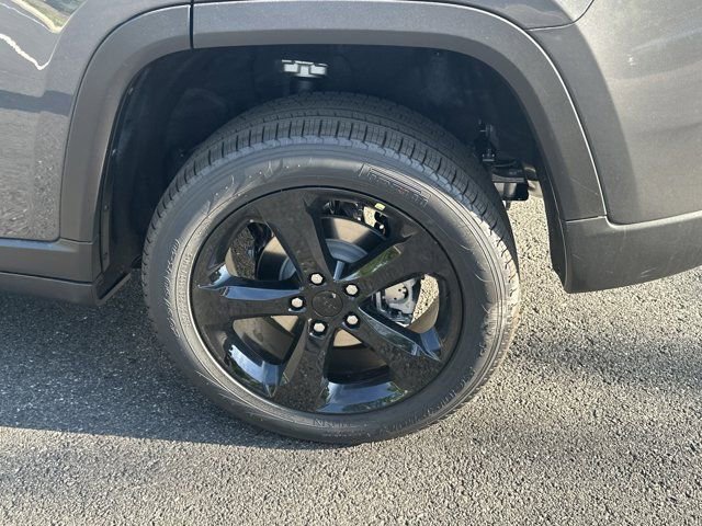 New 2025 Jeep Grand Cherokee Limited w/ Black Appearance Package image 18