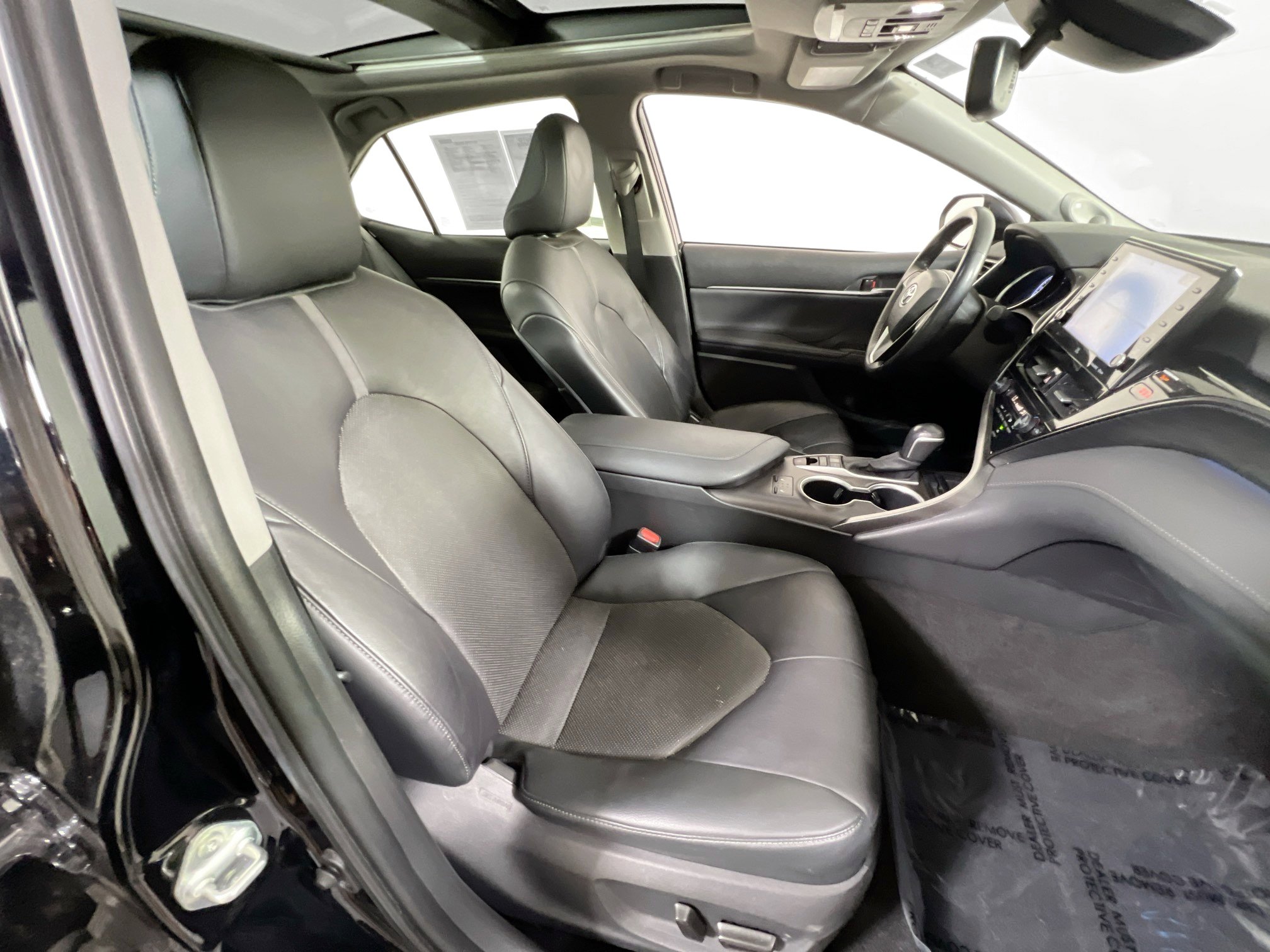 Used 2021 Toyota Camry XLE w/ Navigation Package image 28