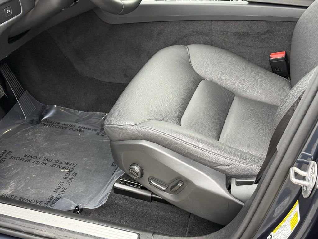 Certified 2025 Volvo XC60 B5 Plus image 14