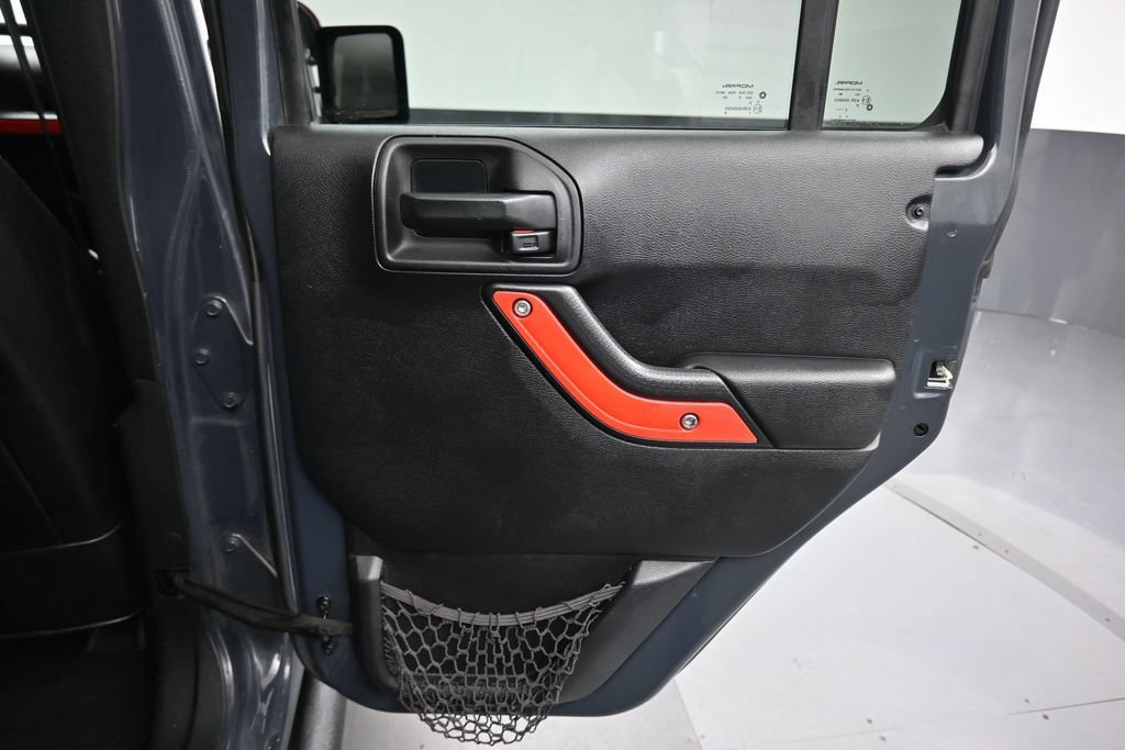 Used 2016 Jeep Wrangler Unlimited Rubicon w/ Connectivity Group AWD/4WD image 28
