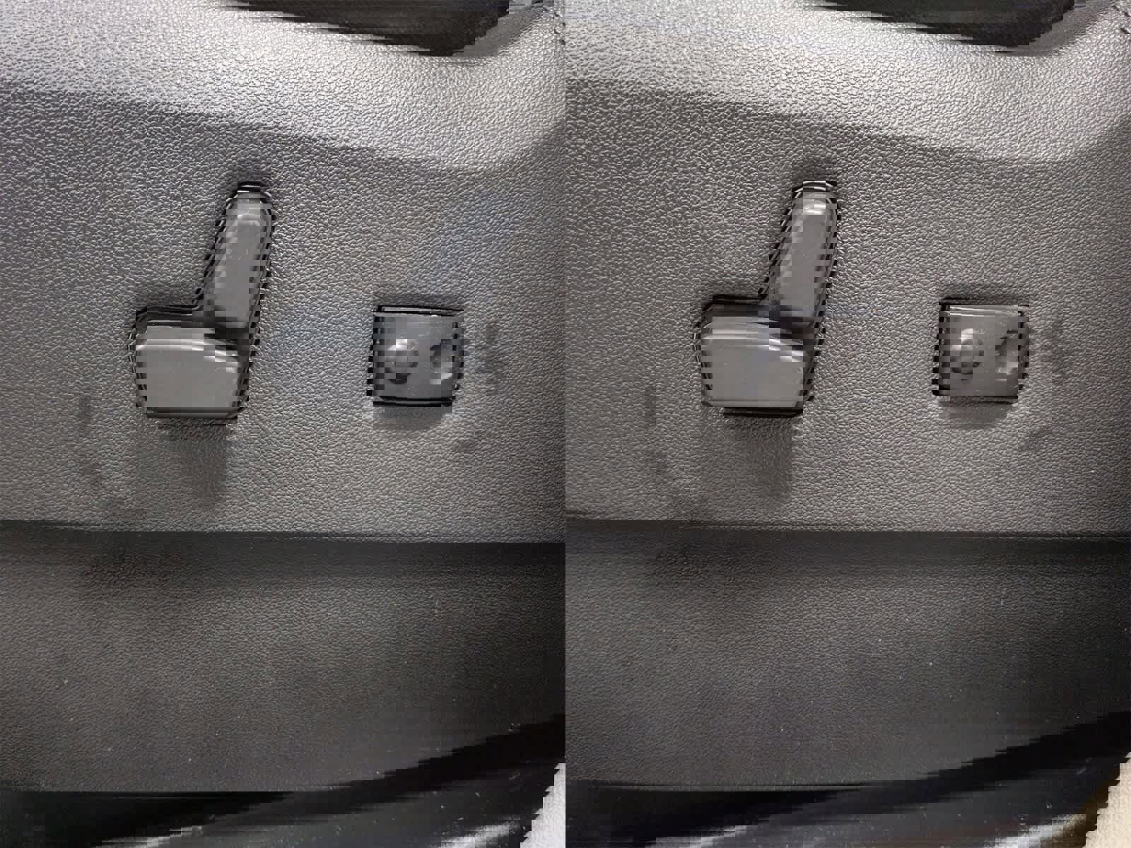 Used 2015 Chrysler Town & Country Touring-L w/ Driver Convenience Group image 18