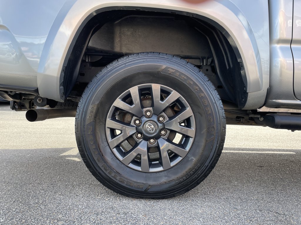 Used 2023 Toyota Tacoma SR5 w/ Technology Package AWD/4WD image 12