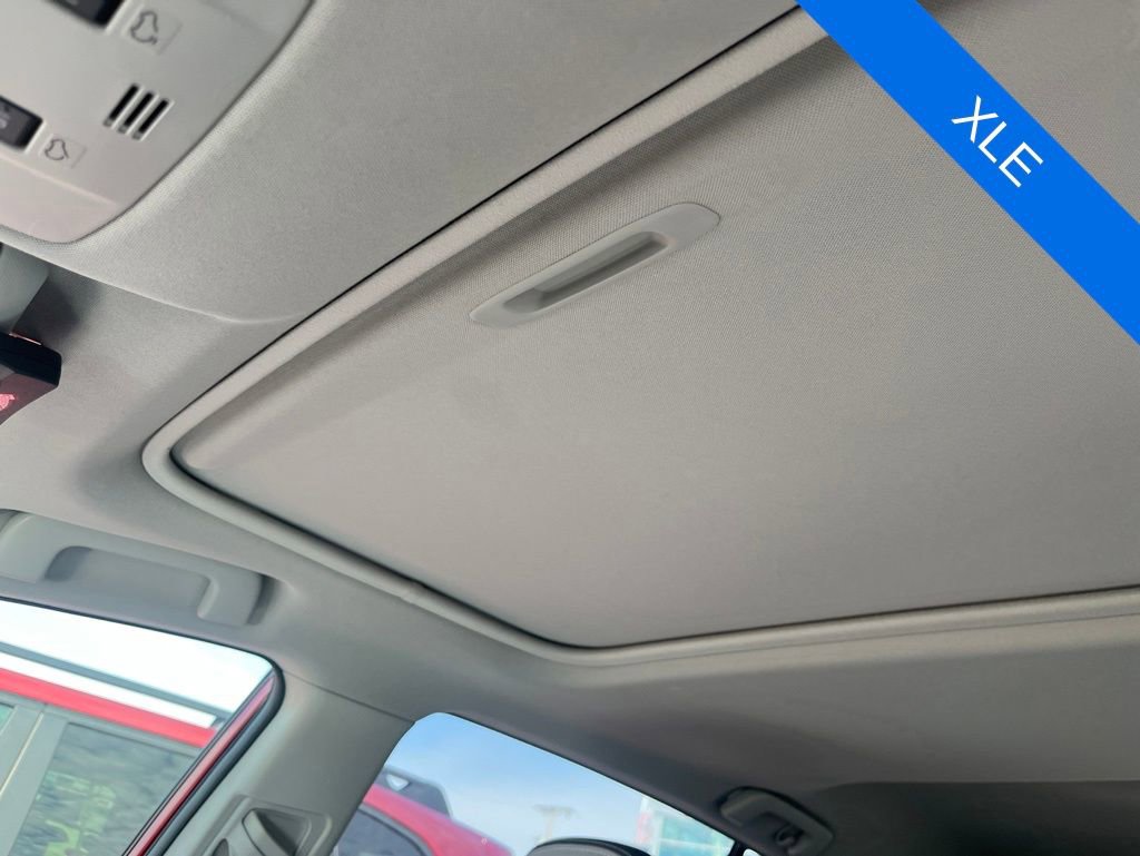 Used 2015 Toyota RAV4 XLE AWD/4WD image 10